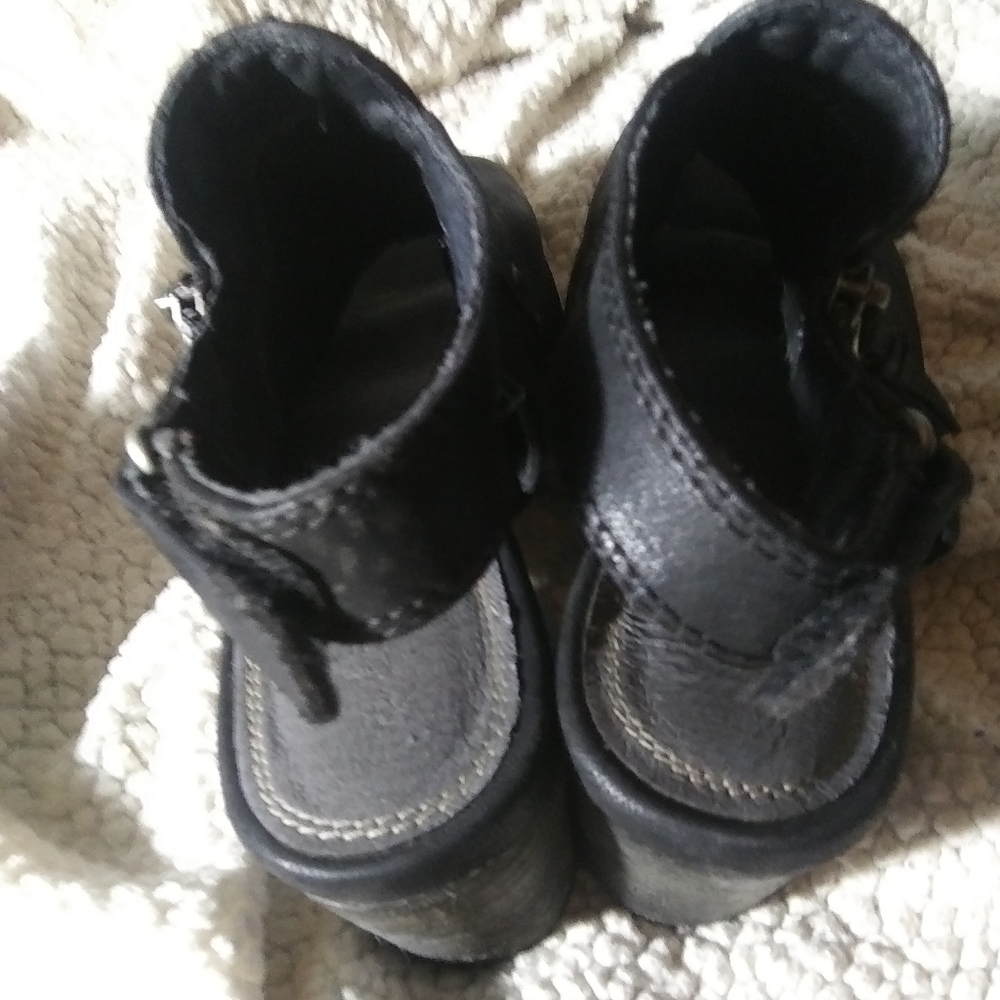 Sandles - Picture 5 of 5